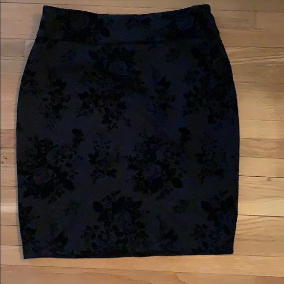 Dresses & Skirts - Black skirt (velvet feel)